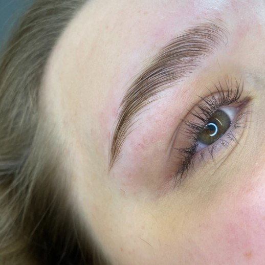 Brow lamination med farve